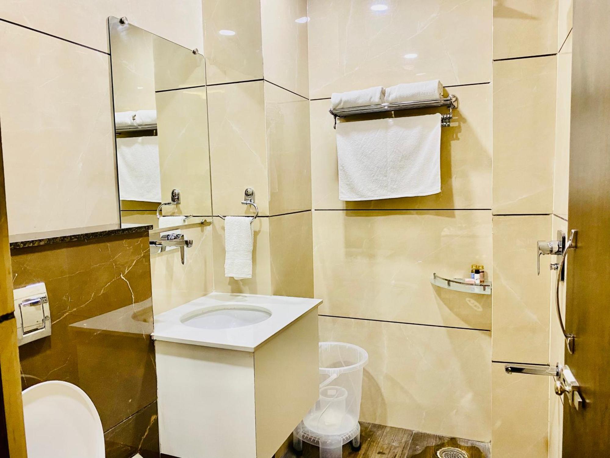 Hotel White House Walking Distance From Golden Temple- With Parking Amritsar Exterior photo