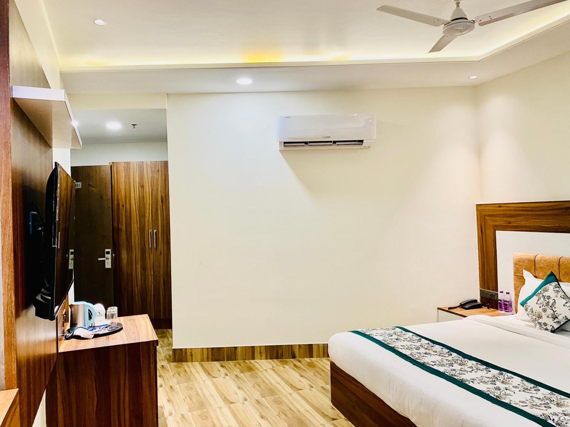 Hotel White House Walking Distance From Golden Temple- With Parking Amritsar Exterior photo