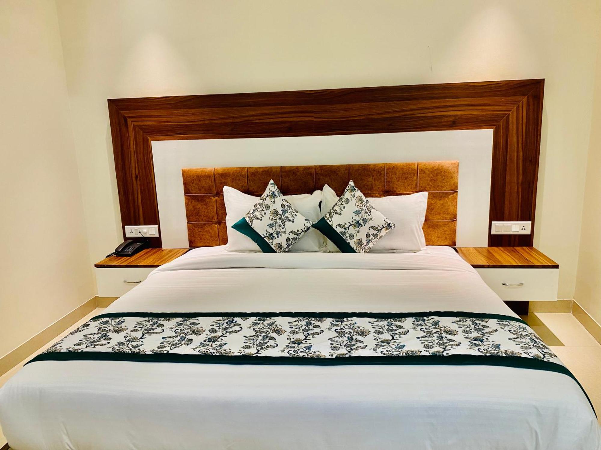 Hotel White House Walking Distance From Golden Temple- With Parking Amritsar Exterior photo