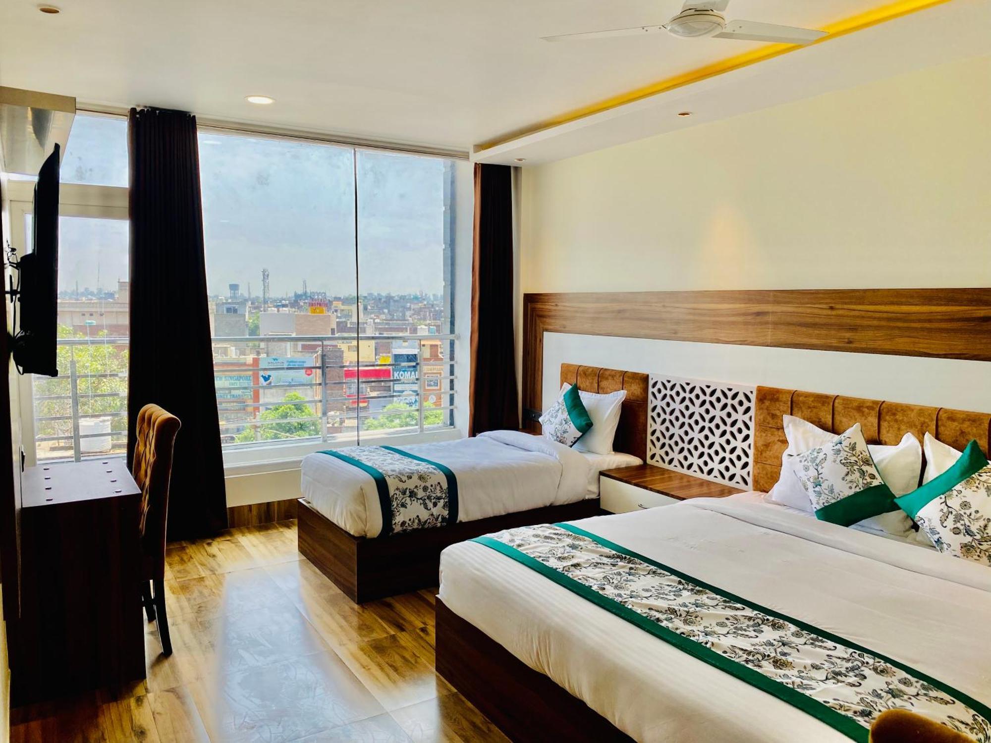 Hotel White House Walking Distance From Golden Temple- With Parking Amritsar Exterior photo