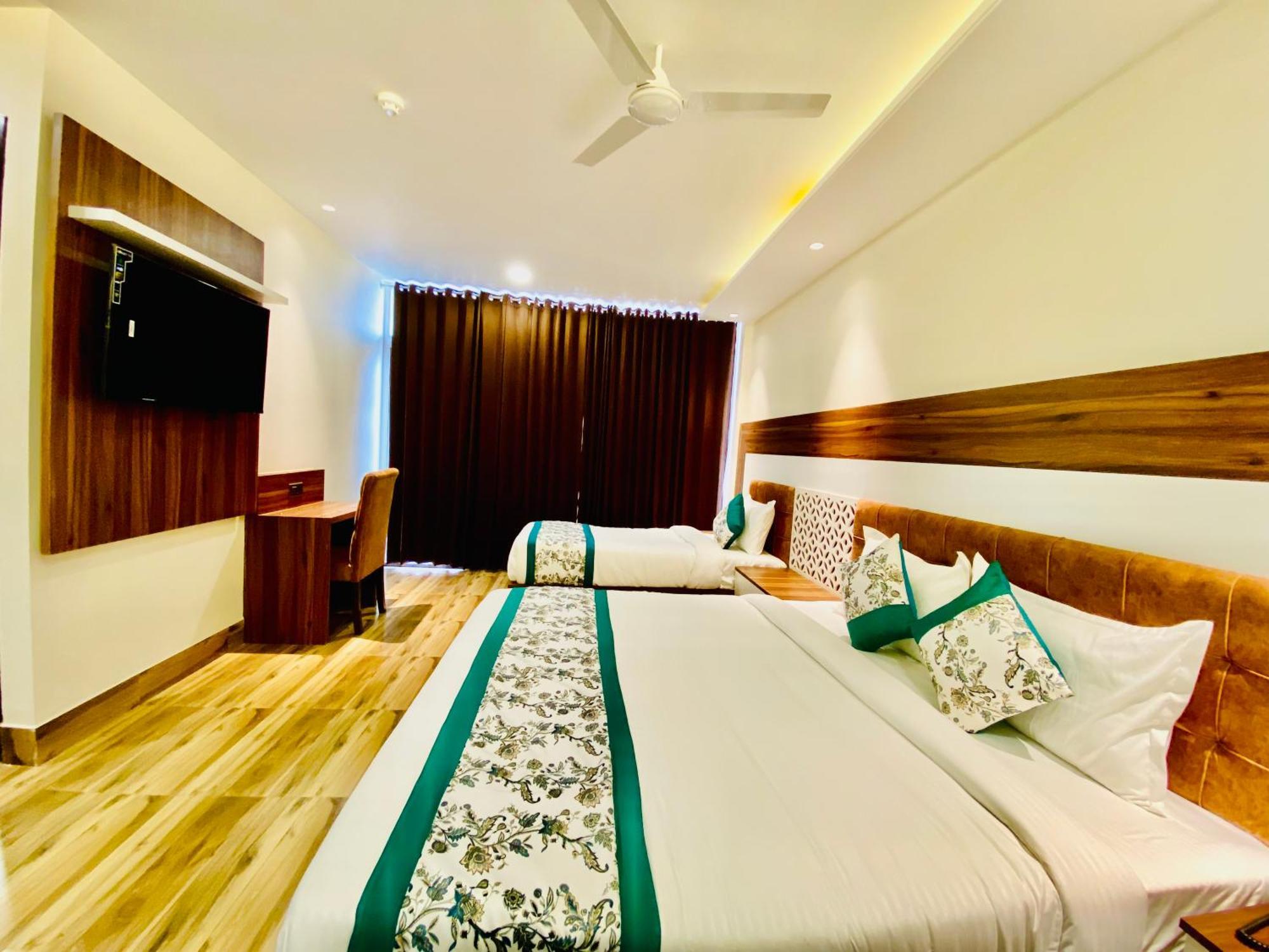 Hotel White House Walking Distance From Golden Temple- With Parking Amritsar Exterior photo