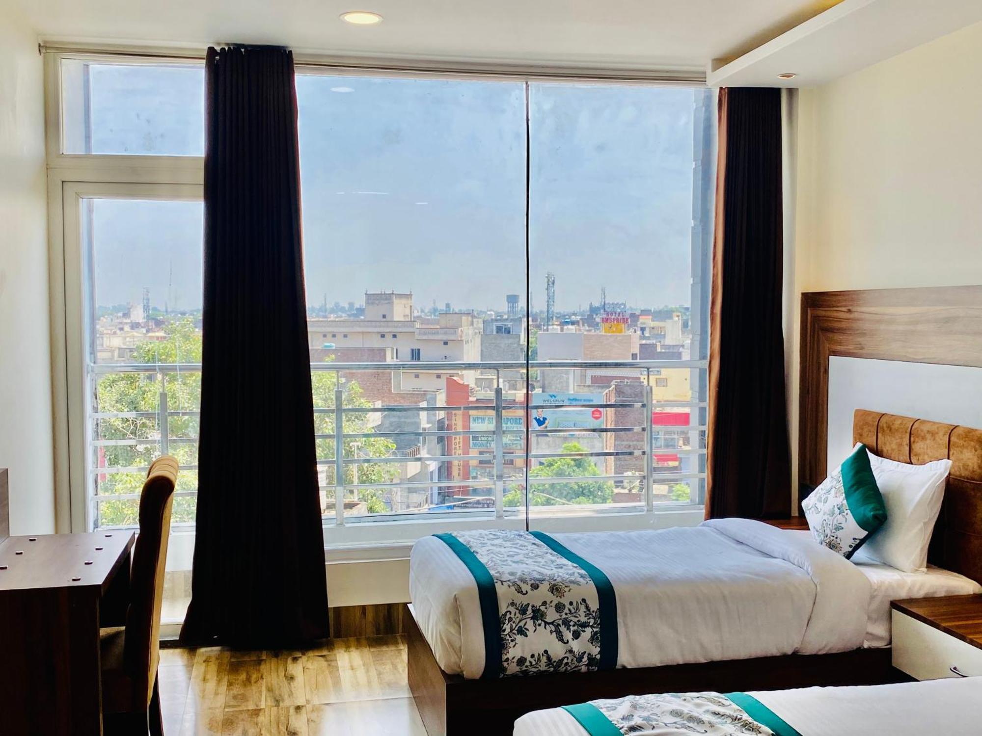 Hotel White House Walking Distance From Golden Temple- With Parking Amritsar Exterior photo